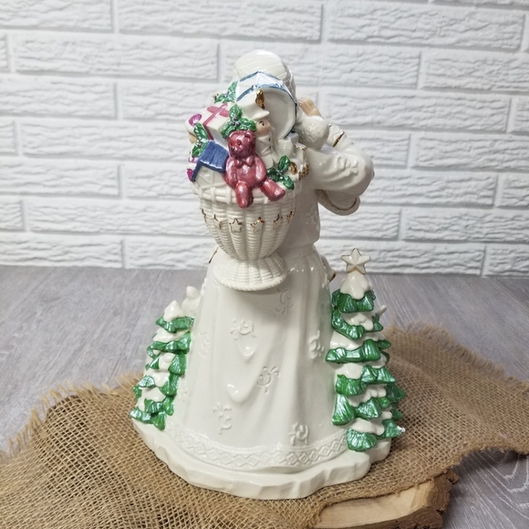 Musical Santa Claus ceramic table piece - Picture 3 of 13